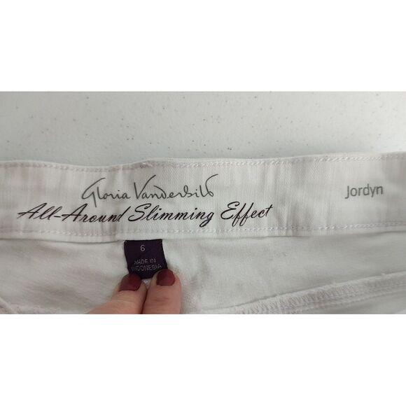 Gloria Vanderbilt Amanda Capri Floral Embroidered White Crop Casual Size 6 - Picture 8 of 10